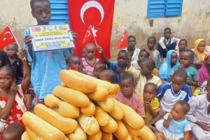 Afrika BENİN'DE yetim yoksul ailelere Ekmek Dağıtımı yapıldı Eylül 2022