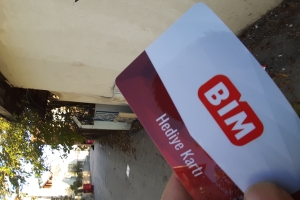 Kış yaklasirken ailelerimize gıda kartı desteğine devam ediyoruz