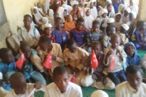 Afrika'da çocukları sevindirme zamanı Bisküvi dağıtımlarimiz devam ediyor