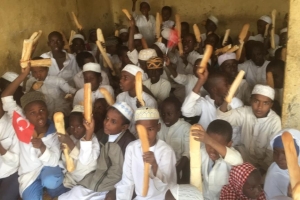 Afrika'da yetim yoksul çocuklara Ekmek dağıtımına devam ediyoruz