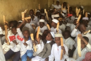 Afrika'da yetim yoksul çocuklara Ekmek dağıtımına devam ediyoruz