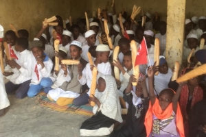 Afrika'da yetim yoksul çocuklara Ekmek dağıtımına devam ediyoruz