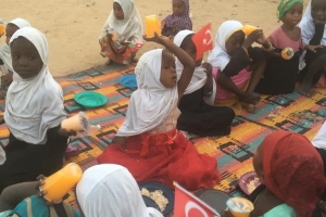 Afrika Çad yemek dağıtımı