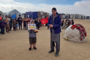 Afganistan çadırlar bölgesinde ekmek dağıtımı yaptık 2022