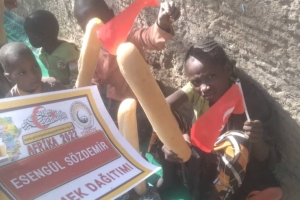 Afrika Kamerun ülkesinde Ekmek dağıtımı yapıldı.