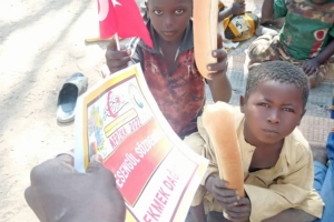 Afrika Kamerun ülkesinde Ekmek dağıtımı yapıldı.