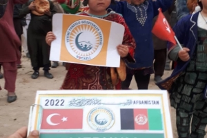 Afganistan bölgesinde çadırlarda yaşamlarını sürdüren yetim yoksul ailelere ekmek dağıtımlarımız devam ediyor