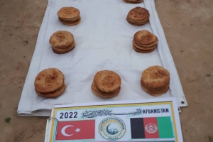 Afganistan bölgesinde çadırlarda yaşamlarını sürdüren yetim yoksul ailelere ekmek dağıtımlarımız devam ediyor