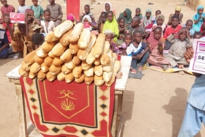 Dünyanın 6.en fakir ülkesi Afrika Gambiya'da ekmek dağıtımı organizasyonumuz