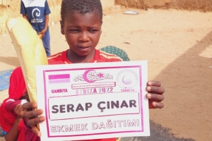 Dünyanın 6.en fakir ülkesi Afrika Gambiya'da ekmek dağıtımı organizasyonumuz