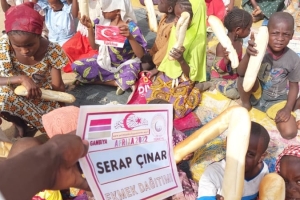 Dünyanın 6.en fakir ülkesi Afrika Gambiya'da ekmek dağıtımı organizasyonumuz