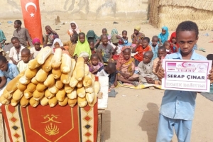 Dünyanın 6.en fakir ülkesi Afrika Gambiya'da ekmek dağıtımı organizasyonumuz