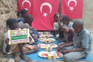 Dünyanın 2.en Fakir ülkesi Afrika Orta Afrika Cumhuriyeti yemek dağıtımı 20 Görsel