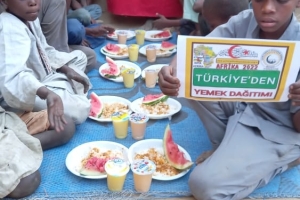 Dünyanın 2.en Fakir ülkesi Afrika Orta Afrika Cumhuriyeti yemek dağıtımı 20 Görsel