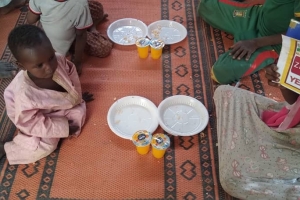 Afrika Malide yetim yoksul mazlum çocuklara yemek dağıtımı yapıldı