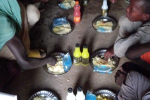 Ramazan ayında Afrika Gambiya'da yetim ve yoksul ailelere iftar yemeği verildi