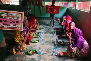 Ramazan ayı Arakan kamplarında iftar yemeği organizasyon