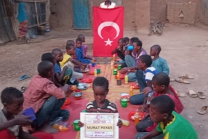 Ramazan ayı Afrika Nijerya iftar yemeği dağıtımı