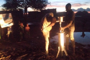 Afrika Nijer Su kuyusu suyun bulunması borularn döşenmesi ve tulumbanin takılması Murat Küçük sukuyusu 2022