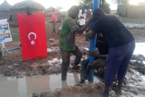 Afrika Nijer Su kuyusu suyun bulunması borularn döşenmesi ve tulumbanin takılması Murat Küçük sukuyusu 2022