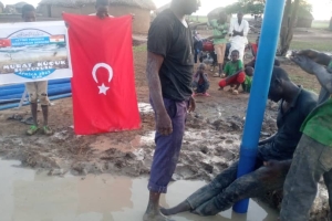 Afrika Nijer Su kuyusu suyun bulunması borularn döşenmesi ve tulumbanin takılması Murat Küçük sukuyusu 2022