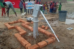 Afrika Nijer Su kuyusu etrafının yalaginin yapılması Murat Küçük sukuyusu 2022 