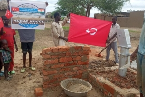 Afrika Nijer Su kuyusu etrafının yalaginin yapılması Murat Küçük sukuyusu 2022 