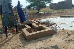 Afrika Nijer Su kuyusu etrafının yalaginin yapılması Murat Küçük sukuyusu 2022 