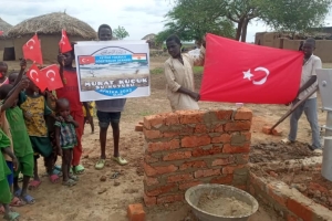 Afrika Nijer Su kuyusu etrafının yalaginin yapılması Murat Küçük sukuyusu 2022 