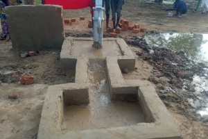 Afrika Nijer Su kuyusu etrafının yalaginin yapılması Murat Küçük sukuyusu 2022 