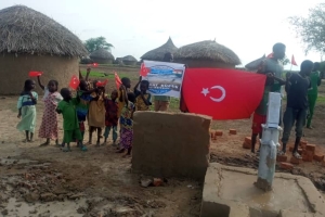 Afrika Nijer Su kuyusu etrafının yalaginin yapılması Murat Küçük sukuyusu 2022 