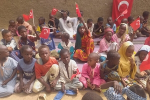 Afrika Kamerun çocukları sevindirme bisküvi dağıtımı gerçekleştirildi Ağustos 2022