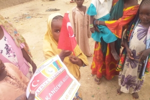 Afrika Kamerun çocukları sevindirme bisküvi dağıtımı gerçekleştirildi Ağustos 2022