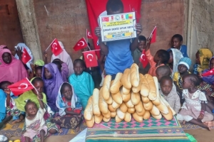 Afrika BENİN'DE yetim yoksul ailelere Ekmek Dağıtımı yapıldı Eylül 2022