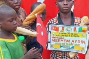 Ekmek dağıtımlarımız devam ediyor Bugün Afrika Benin de yetim ve yoksul ailelere dağıtıldı Eylül 2022