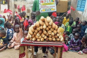 Ekmek dağıtımlarımız devam ediyor Bugün Afrika Benin de yetim ve yoksul ailelere dağıtıldı Eylül 2022