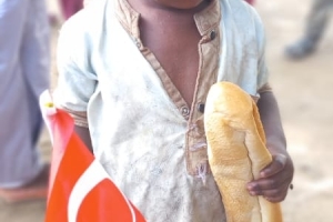 Yetim ve yoksul ailelere ekmek dağıtımlarımız devam ediyor Bugün Afrika Beninde dağıtım yapıldı Eylül 2022