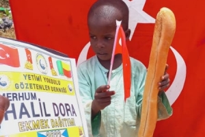 Yetim ve yoksul ailelere ekmek dağıtımlarımız devam ediyor Bugün Afrika Beninde dağıtım yapıldı Eylül 2022