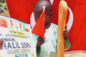 Yetim ve yoksul ailelere ekmek dağıtımlarımız devam ediyor Bugün Afrika Beninde dağıtım yapıldı Eylül 2022