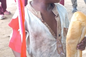 Yetim ve yoksul ailelere ekmek dağıtımlarımız devam ediyor Bugün Afrika Beninde dağıtım yapıldı Eylül 2022