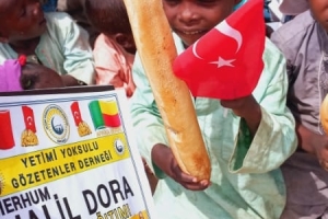 Yetim ve yoksul ailelere ekmek dağıtımlarımız devam ediyor Bugün Afrika Beninde dağıtım yapıldı Eylül 2022