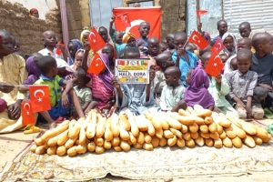 Yetim ve yoksul ailelere ekmek dağıtımlarımız devam ediyor Bugün Afrika Beninde dağıtım yapıldı Eylül 2022