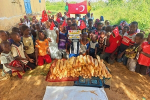 Afrika Benin'de yetim ve yoksul ailelere ekmek dağıtımı yapıldı Yetimi ve yoksulu gözetenler Derneği Eylül 2022