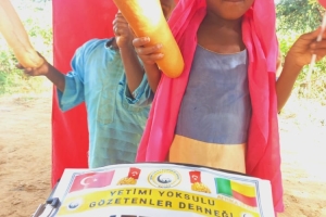 Afrika Benin'de yetim ve yoksul ailelere ekmek dağıtımı yapıldı Yetimi ve yoksulu gözetenler Derneği Eylül 2022