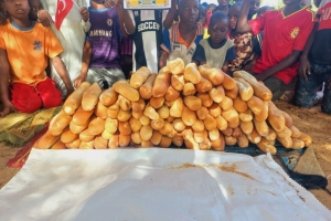 Afrika Benin'de yetim ve yoksul ailelere ekmek dağıtımı yapıldı Yetimi ve yoksulu gözetenler Derneği Eylül 2022