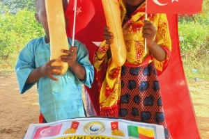 Afrika Benin'de yetim ve yoksul ailelere ekmek dağıtımı yapıldı Yetimi ve yoksulu gözetenler Derneği Eylül 2022