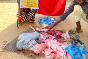 Afrika Kamerun bölgesinde Şükür kurbanı kesip yetim ve yoksul ailelere dağıtıldı Yetimi yoksulu gozetenler derneği Eylül 2022