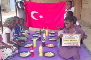 Afrika Kamerun yetim ve yoksul çocuklara yemek dağıtımı yapıldı Ekim 2022