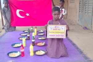 Afrika Kamerun yetim ve yoksul çocuklara yemek dağıtımı yapıldı Ekim 2022