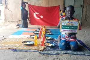 Afrika Kamerun yetim ve yoksul çocuklara yemek dağıtımı yapıldı Ekim 2022
